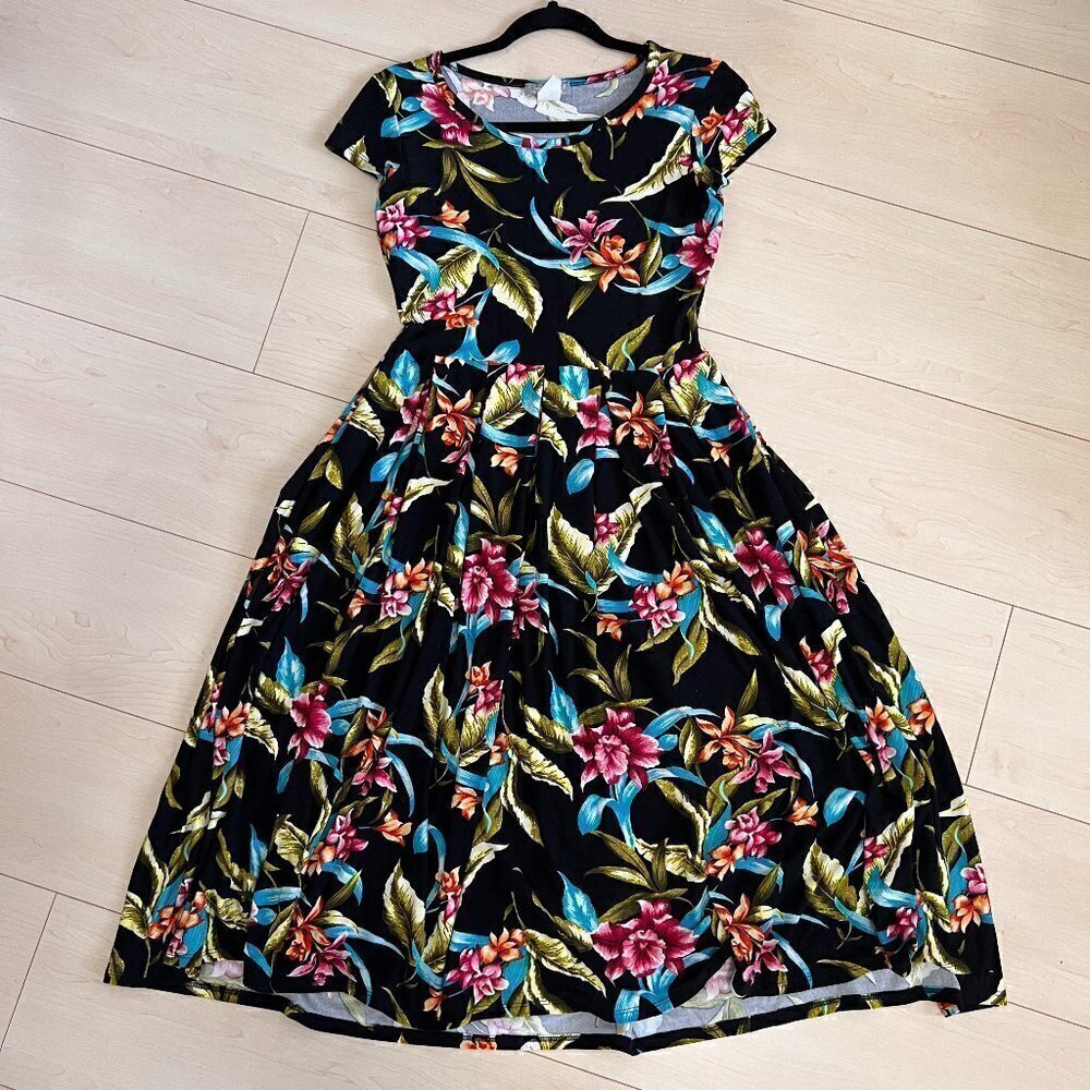 Pretty Young Thing Bright Floral Midi Fit & Flare Dress Sz S Black Knit